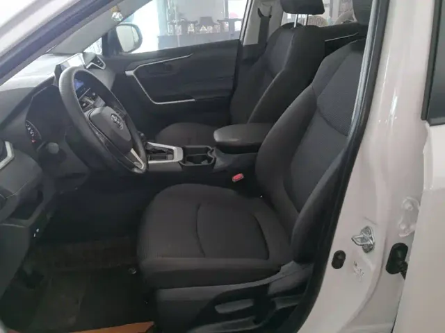 Toyota RAV4 — Фото автомобиля 14