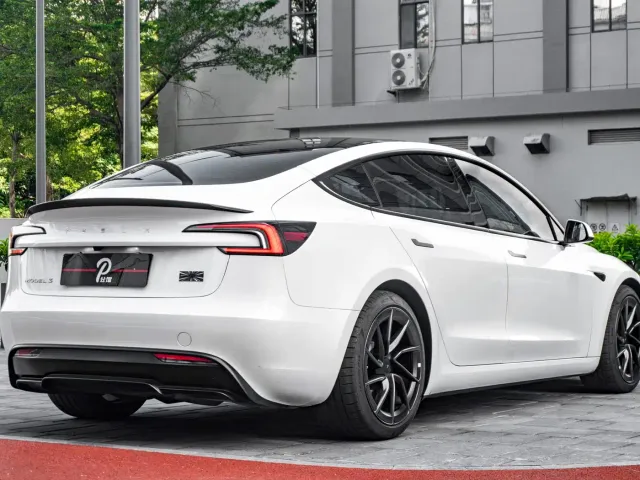 Tesla Model 3 — Фото автомобиля 15
