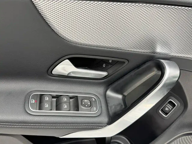 Mercedes-Benz A-Class — Фото автомобиля 21