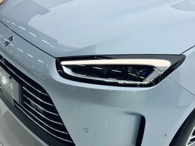 Aito M5 — Фото автомобиля 2