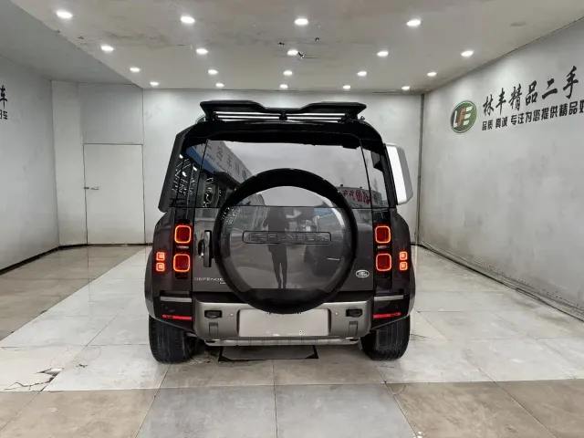 Land Rover Defender — Фото автомобиля 6