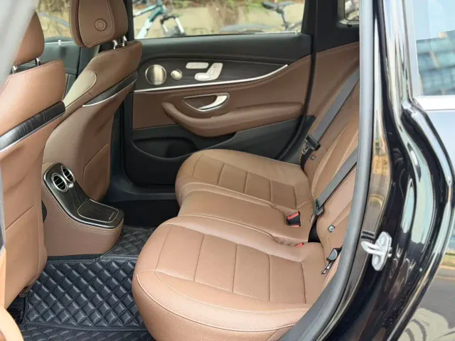 Mercedes-Benz E-Class — Фото автомобиля 11