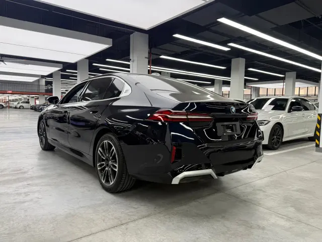 BMW 5 Series — Фото автомобиля 22