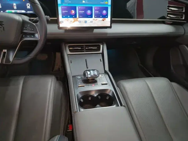 BYD Qin L — Фото автомобиля 13
