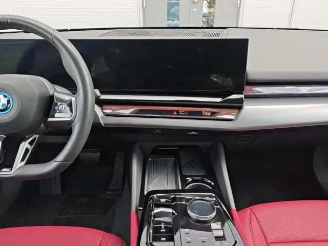 BMW i5 — Фото автомобиля 8