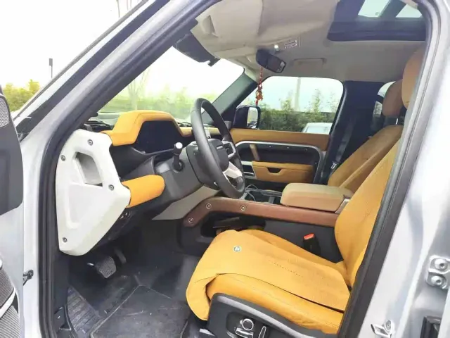Land Rover Defender — Фото автомобиля 4