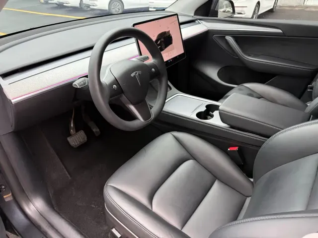 Tesla Model Y — Фото автомобиля 10