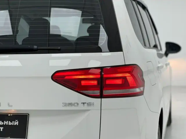 Volkswagen Touran — Фото автомобиля 13
