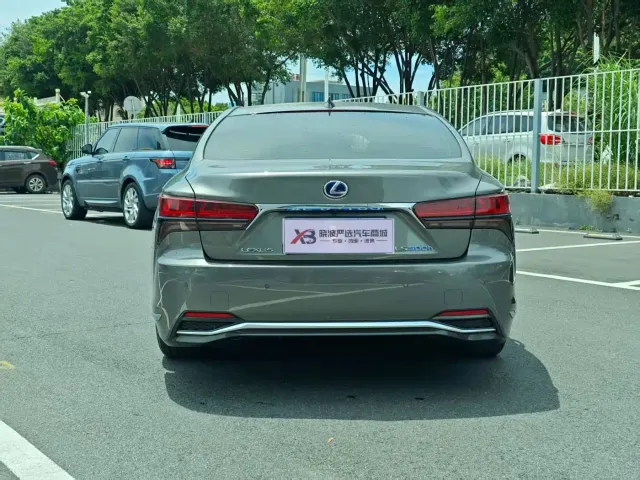 Lexus LS — Фото автомобиля 3