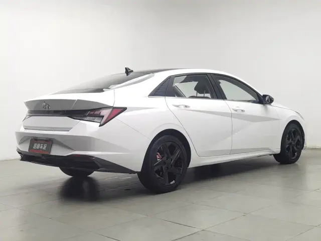 Hyundai Elantra — Фото автомобиля 2