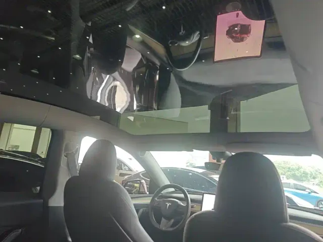 Tesla Model Y — Фото автомобиля 16