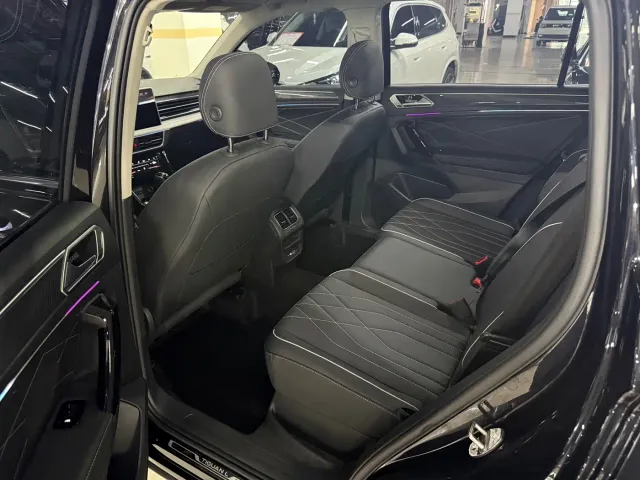 Volkswagen Tiguan L — Фото автомобиля 8