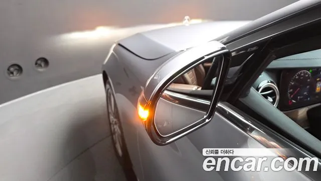 Mercedes-Benz E-Class — Фото автомобиля 29