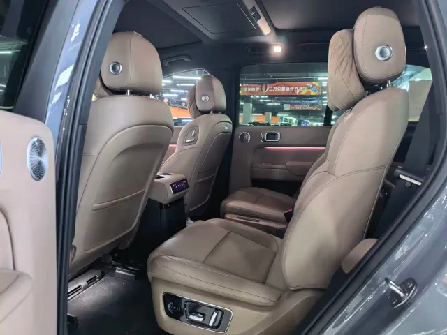 Li Auto L8 — Фото автомобиля 5