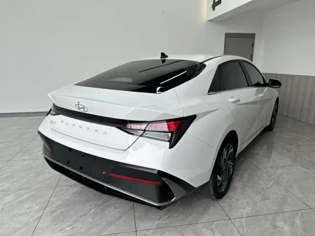 Hyundai Elantra — Фото автомобиля 6