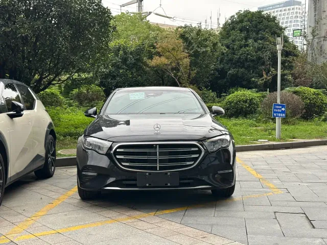 Mercedes-Benz E-Class — Фото автомобиля 2