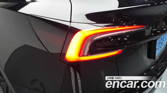 Tesla Model 3 — Фото автомобиля 22