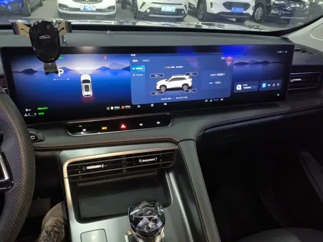 Roewe RX5 — Фото автомобиля 12