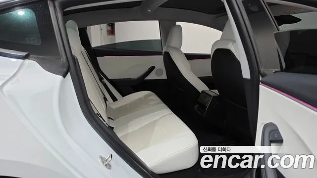 Tesla Model 3 — Фото автомобиля 9