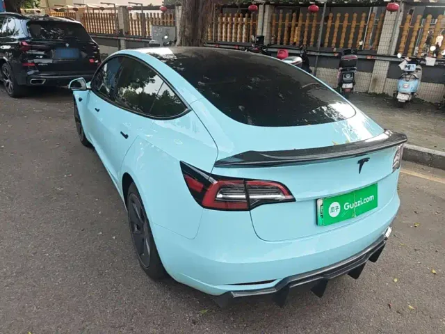 Tesla Model 3 — Фото автомобиля 4