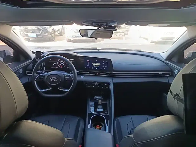 Hyundai Elantra — Фото автомобиля 9