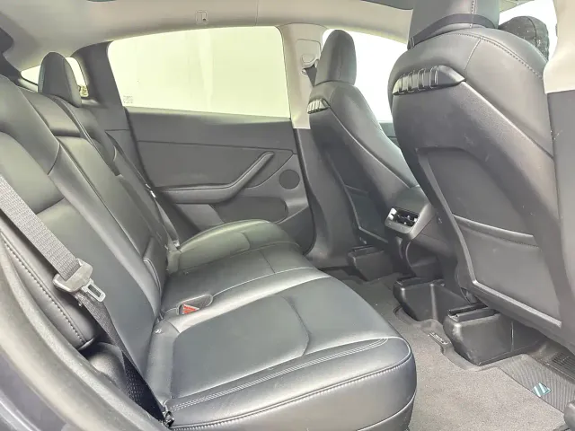 Tesla Model Y — Фото автомобиля 9
