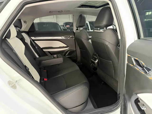 Geely Emgrand L — Фото автомобиля 16