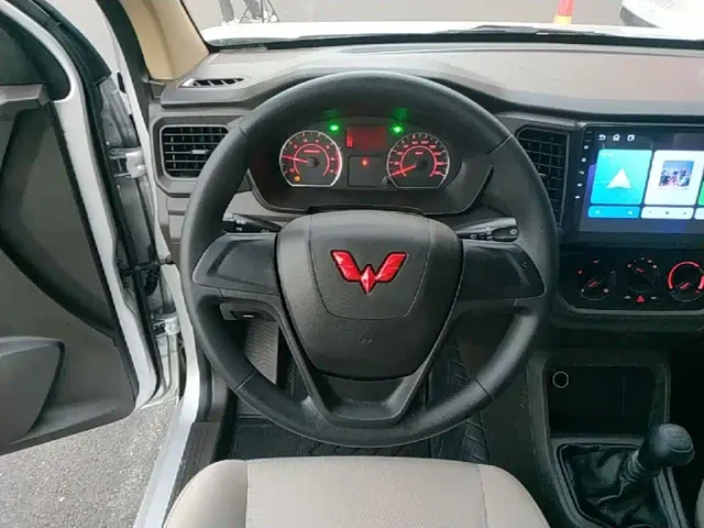 Wuling Hongguang V — Фото автомобиля 10