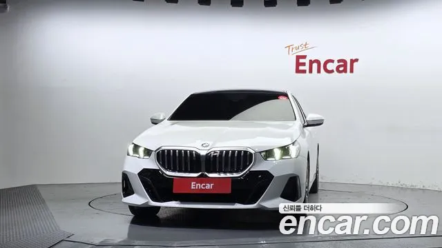 BMW 5 Series G60 — Фото автомобиля 3