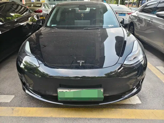Tesla Model 3 — Фото автомобиля 2