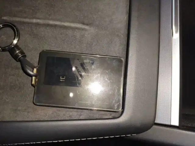 Tesla Model 3 — Фото автомобиля 8