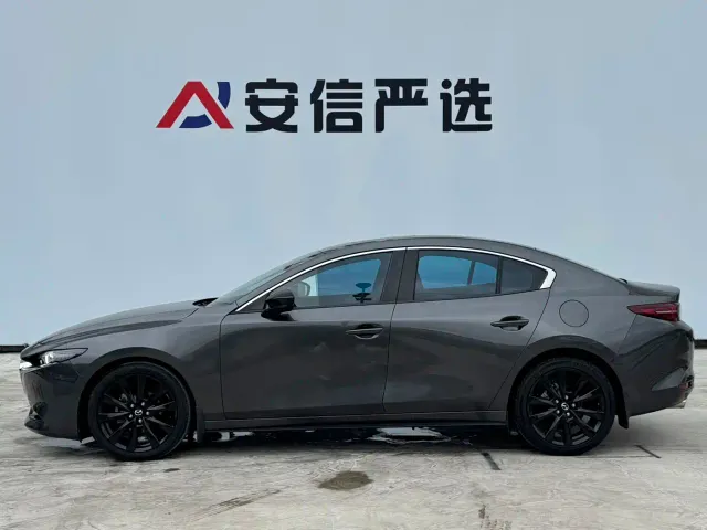 Mazda Axela — Фото автомобиля 9