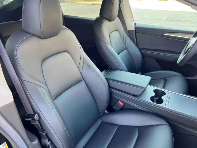 Tesla Model Y — Фото автомобиля 21