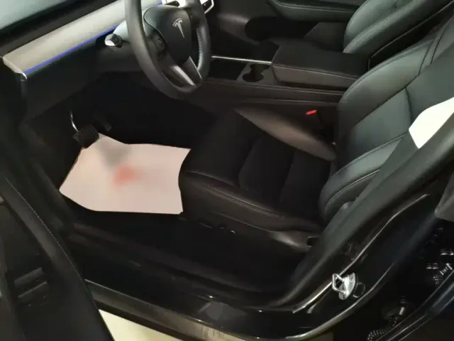 Tesla Model Y — Фото автомобиля 14