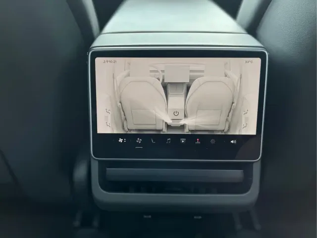 Tesla Model Y — Фото автомобиля 23