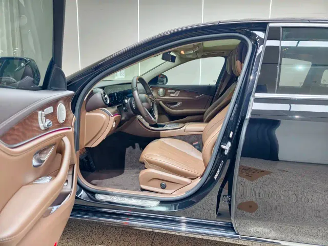 Mercedes-Benz E-Class — Фото автомобиля 8