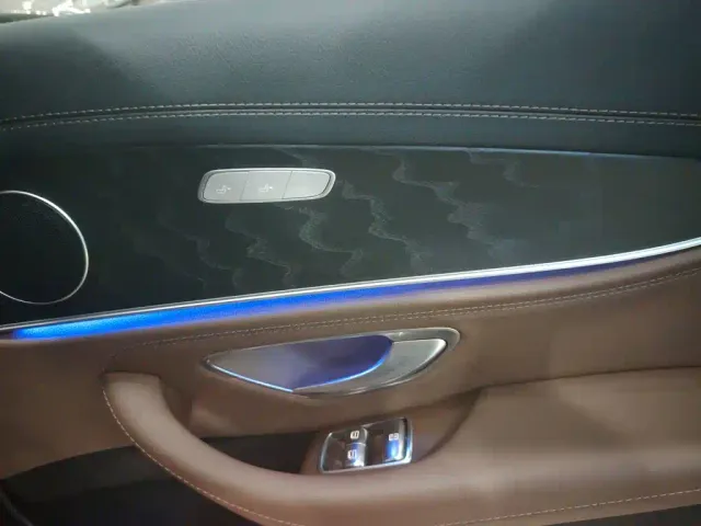 Mercedes-Benz E-Class — Фото автомобиля 3