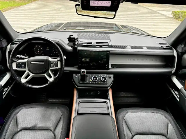Land Rover Defender — Фото автомобиля 6