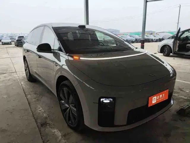 Li Auto i8 — Фото автомобиля 3