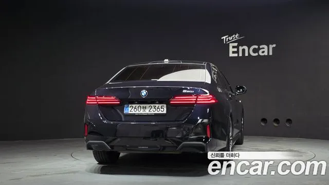 BMW 5-Series — Фото автомобиля 4