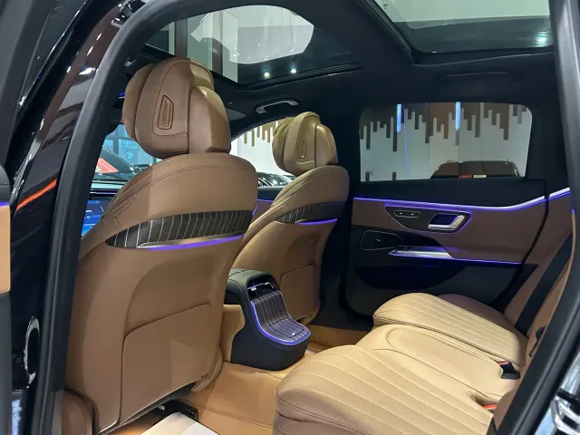 Mercedes-Benz E-Class — Фото автомобиля 17
