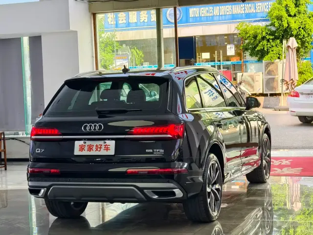 Audi Q7 — Фото автомобиля 25