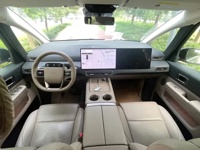 Li Auto MEGA — Фото автомобиля 9