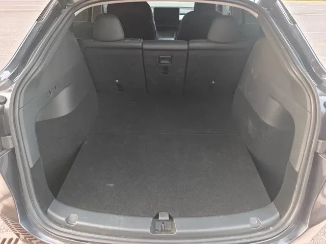 Tesla Model Y — Фото автомобиля 12