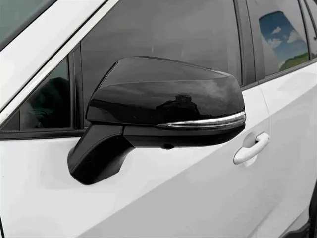 Toyota RAV4 — Фото автомобиля 15