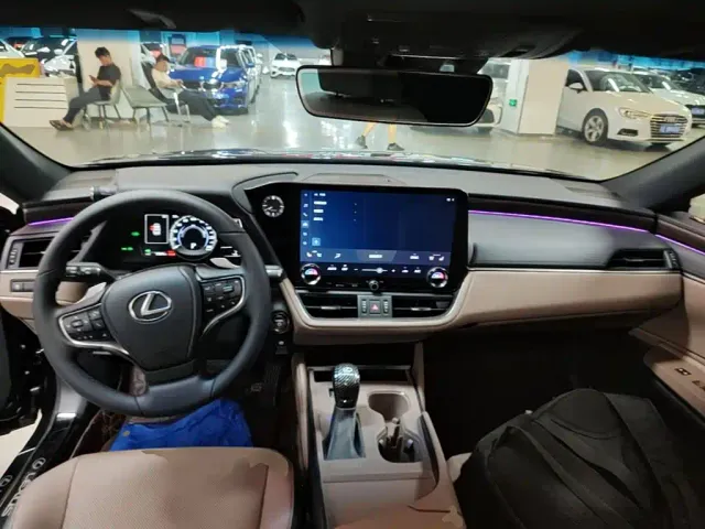 Lexus Lexus ES 2025 300h Ultimate Edition — Фото автомобиля 9