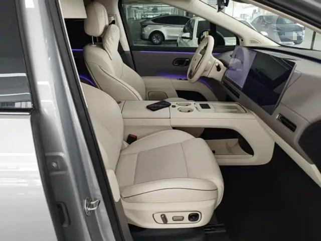 Li Auto i8 — Фото автомобиля 24
