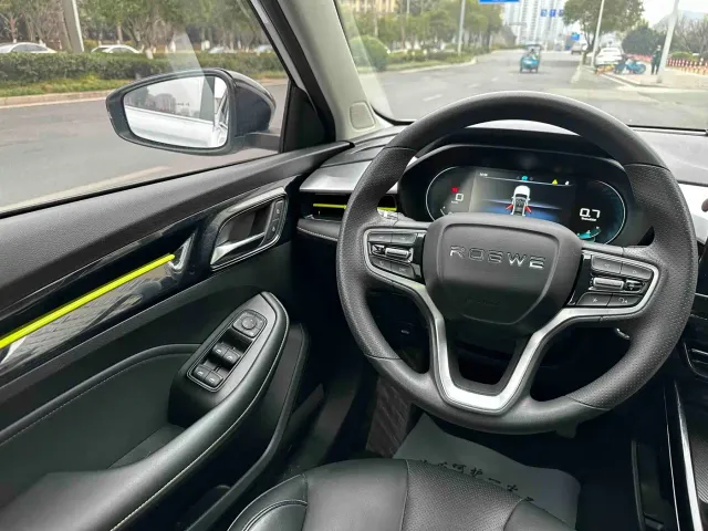 Roewe i5 — Фото автомобиля 11