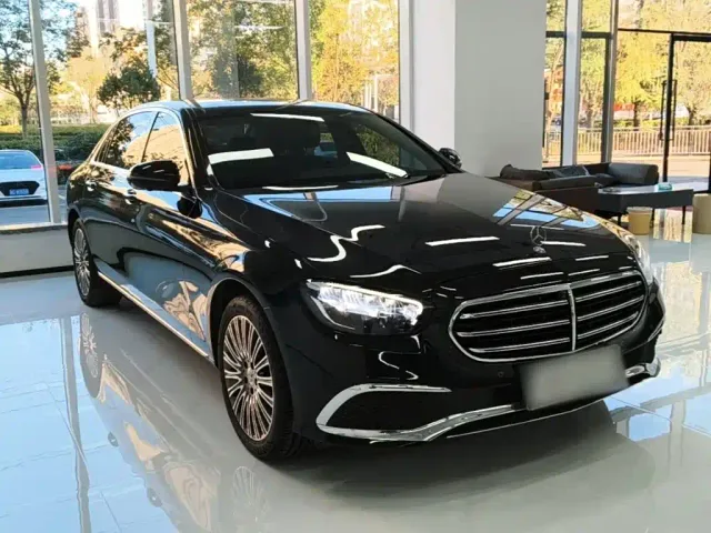 Mercedes-Benz E-Class — Фото автомобиля 3