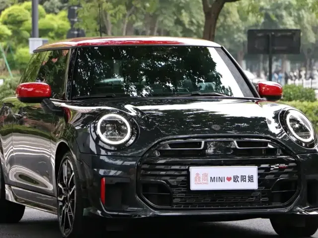 MINI John Cooper Works — Фото автомобиля 3